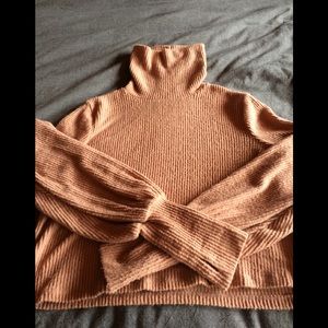 Urban outfitters cropped turtleneck small